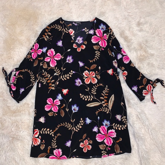 Express Dresses & Skirts - Express black floral print 3/4 sleeve dress